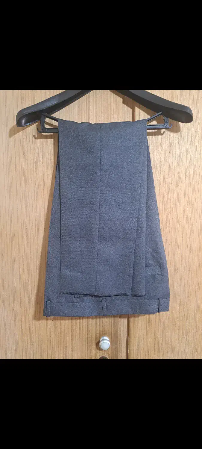 مقداری لباس|لباس|مسجد سلیمان, |دیوار