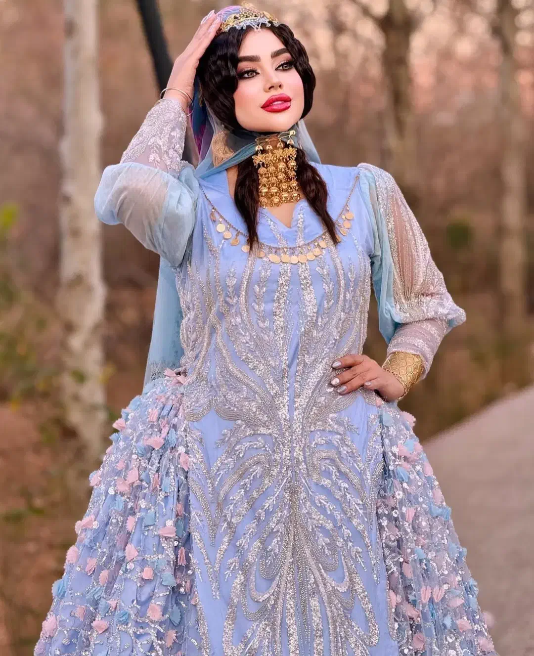 عکاسی در باغ گلها پارک چمران / با لباس محلی رایگان|خدمات پذیرایی، مراسم|کرج, چمران|دیوار