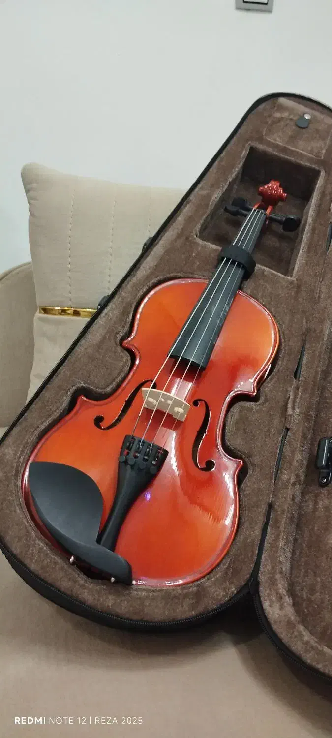 فروش ویولون نو سایز یک دوم یا دو چهارم|ویولن|دورود, |دیوار