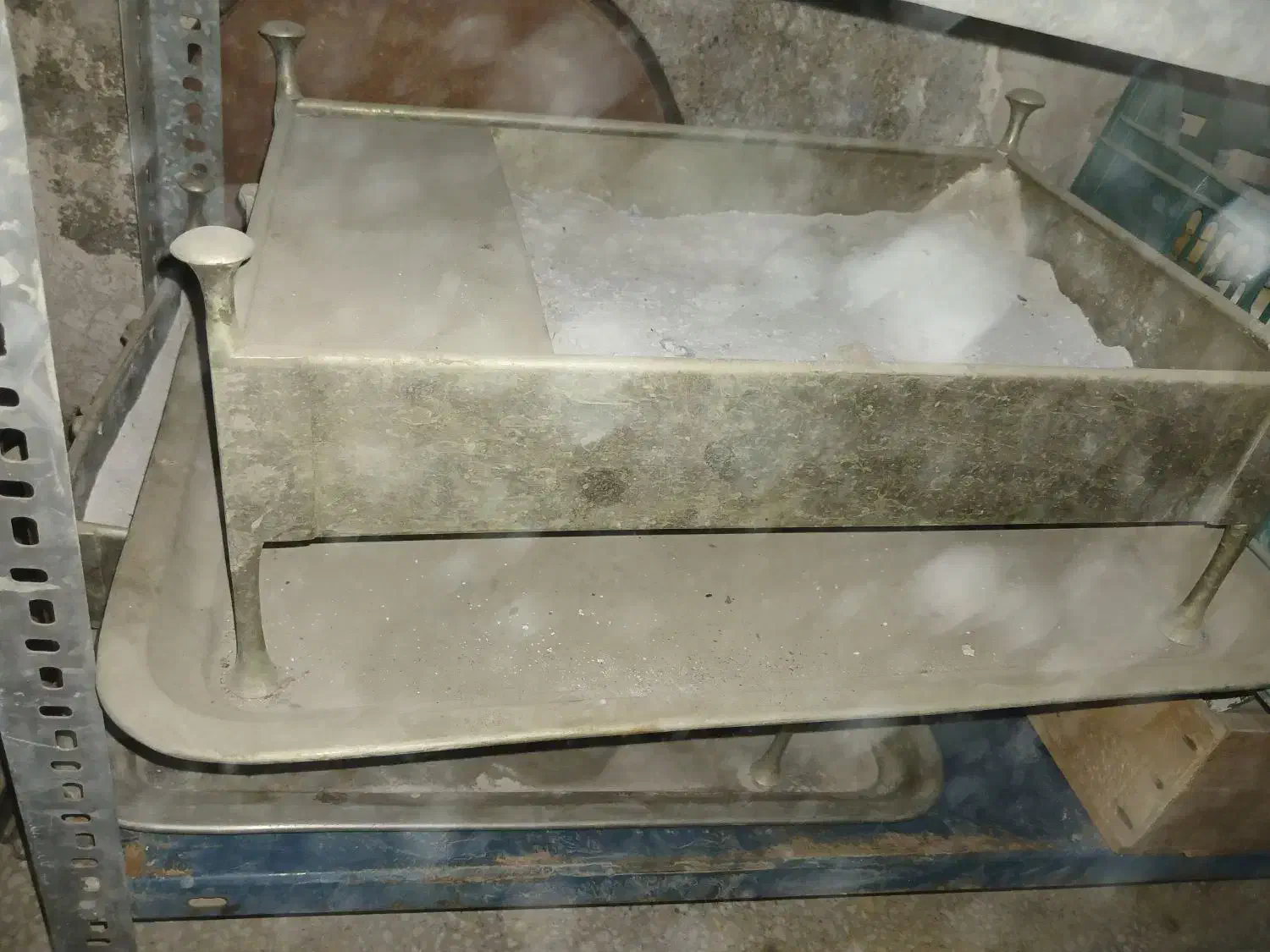 انواع منقل برنجی و اهنی و ورشویی قدیمی|کلکسیون اشیاء عتیقه|یزد, |دیوار