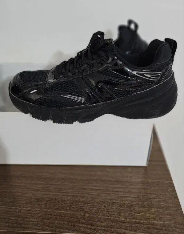 کفش اسپورت بادوام وارداتی|کیف، کفش، کمربند|بازرگان, |دیوار