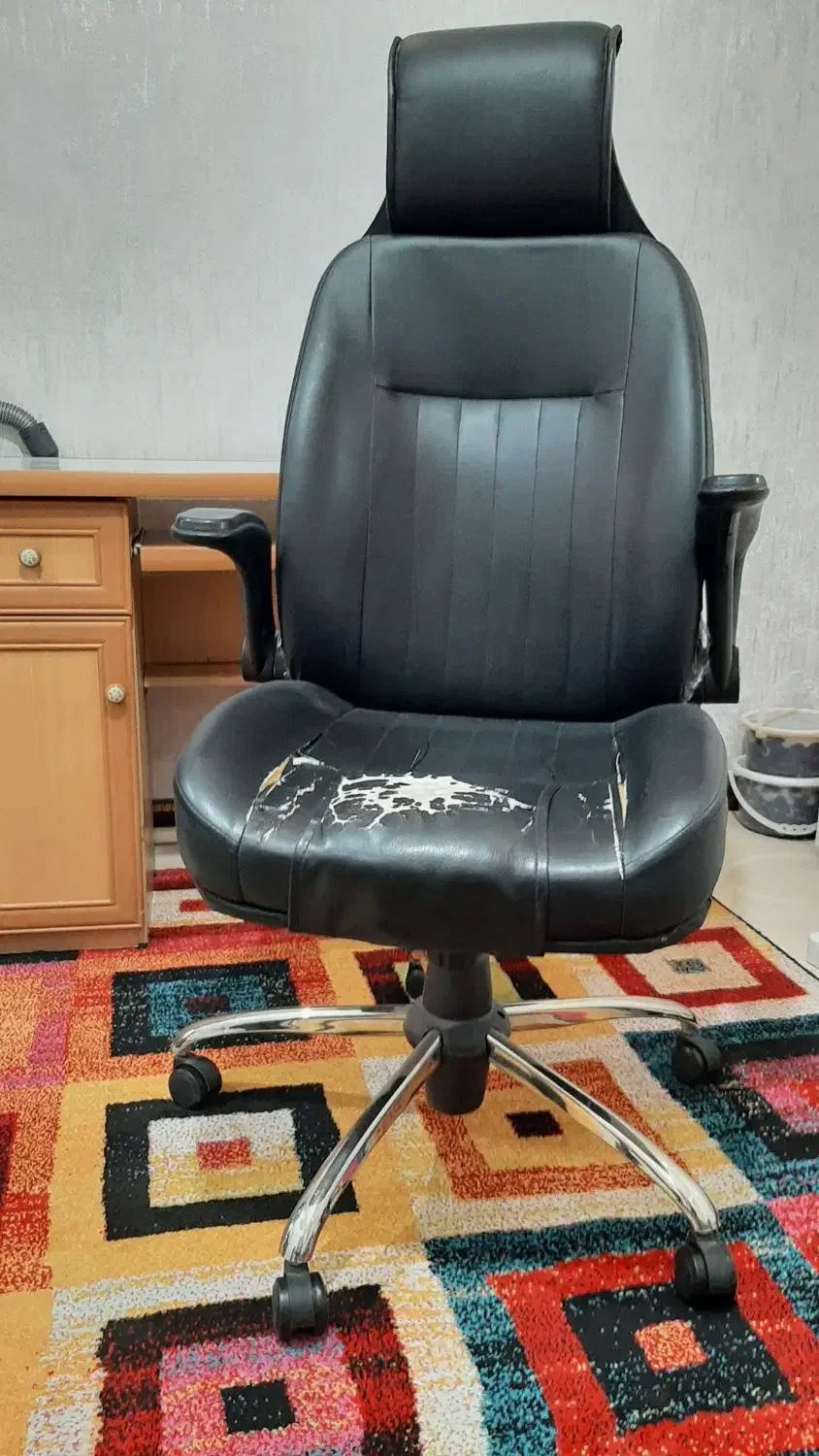 میز کامپیوتر و یک عدد صندلی|میز تحریر و کامپیوتر|فردیس, قریشی|دیوار