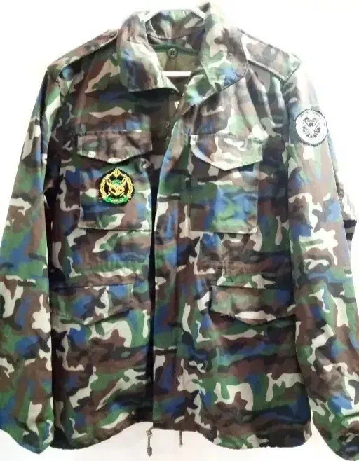 اور کت پدافند در حد نو|لباس|اصفهان, بوستان ناژوان|دیوار