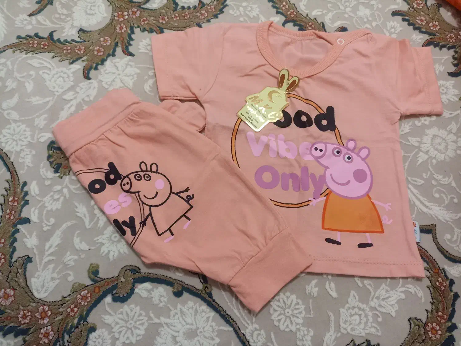 لباس های نوزادی|لباس|باوله, |دیوار