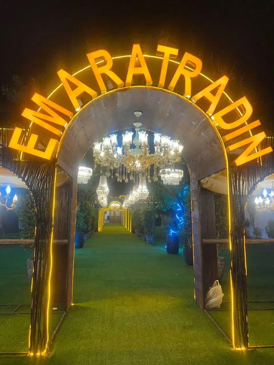 باغ تالار قصر رادین|خدمات پذیرایی، مراسم|اندیشه, اندیشه فاز ۳|دیوار