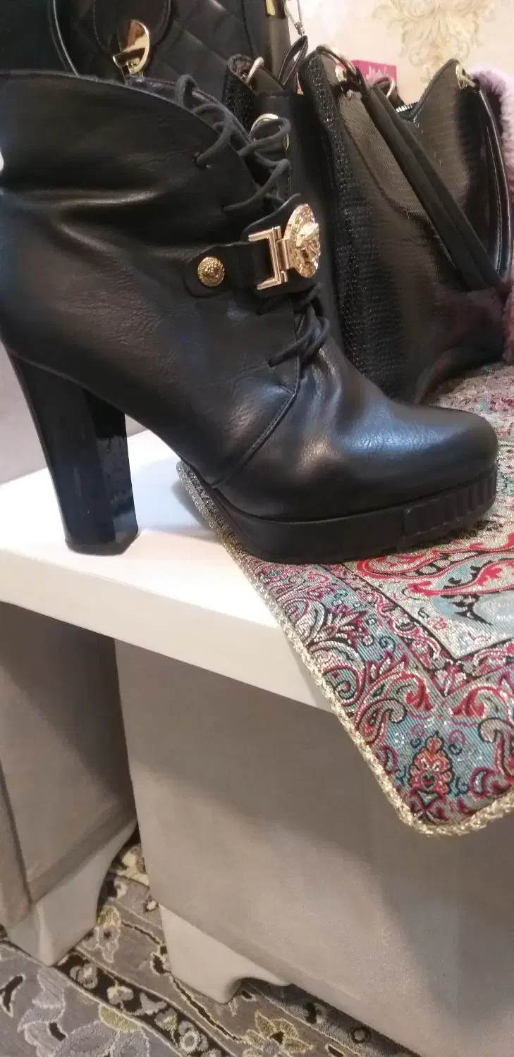 کفش|کیف، کفش، کمربند|قرچک, شهرک طلائیه|دیوار