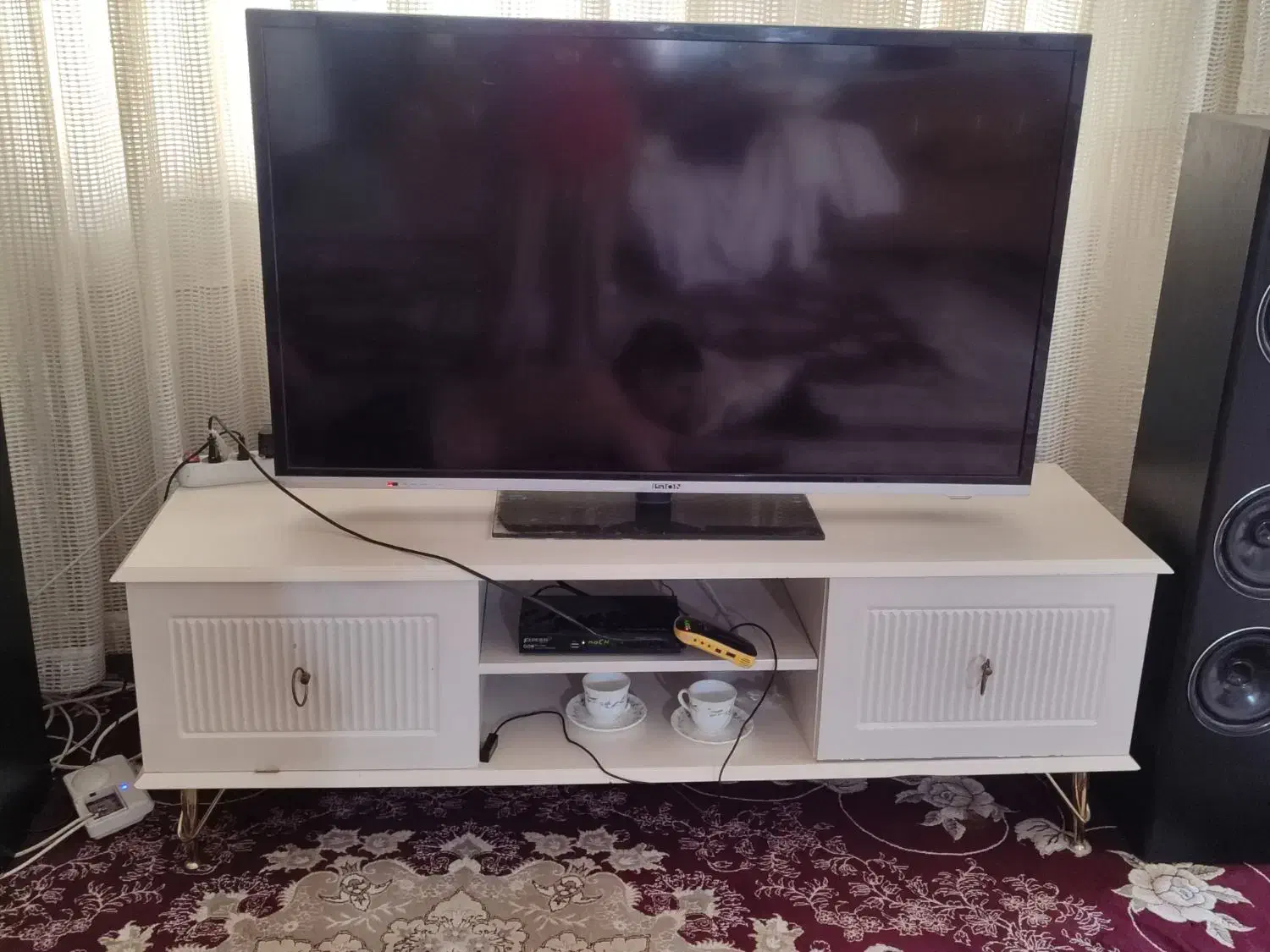 تلویزیون و میزش فروشی|تلویزیون و پروژکتور|نیشابور, گنبد سبز|دیوار