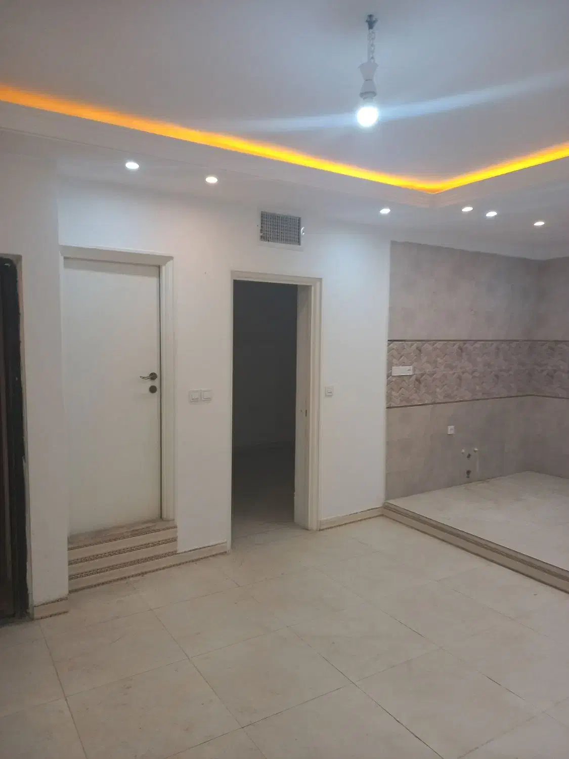 واحد اداری/۸۰ متر / بر اصلی قرچک/ مناسب مطب|اجارهٔ دفتر کار، اتاق اداری، مطب|قرچک, میرزائی جنوبی|دیوار