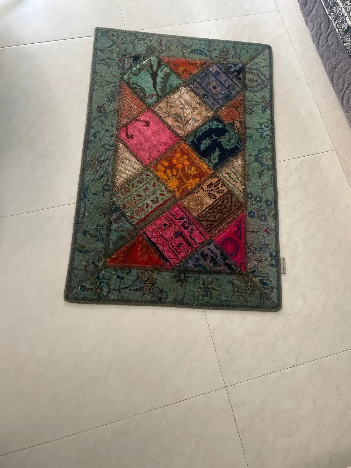 فرش چرم قرمز و فرش دستباف رنگی|فرش|کرج, جهانشهر|دیوار