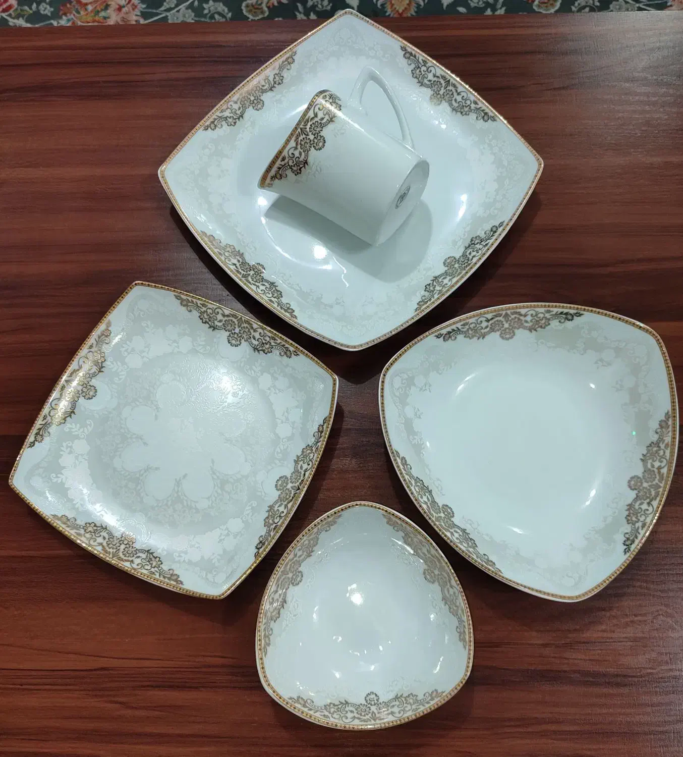 سرویس ۲۴ نفره پردیس|ظروف سرو و پذیرایی|خمینی‌شهر, |دیوار