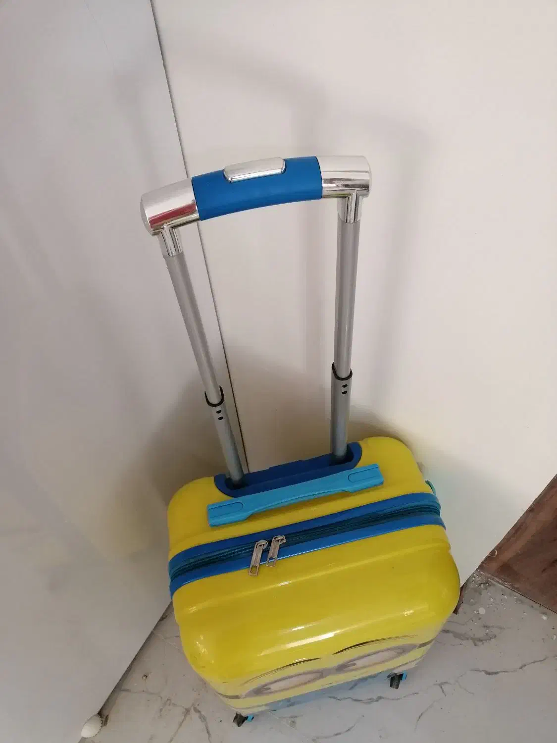 چمدان مینیون|کیف، کفش، کمربند|بومهن, |دیوار