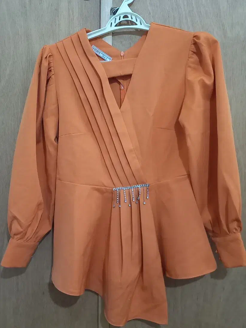 شومیز|لباس|تاکستان, |دیوار