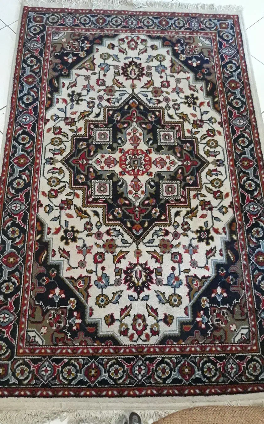 یک جفت فرش همراه با 2 قالیچه|فرش|تهران, امیرآباد|دیوار
