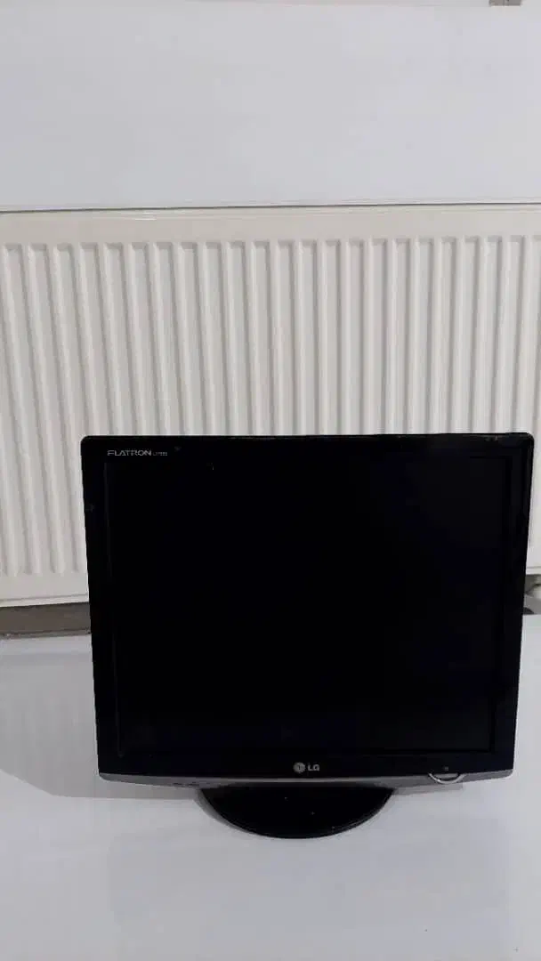 مانیتور ال جی ۱۴ اینچ|قطعات و لوازم جانبی رایانه|ارومیه, |دیوار