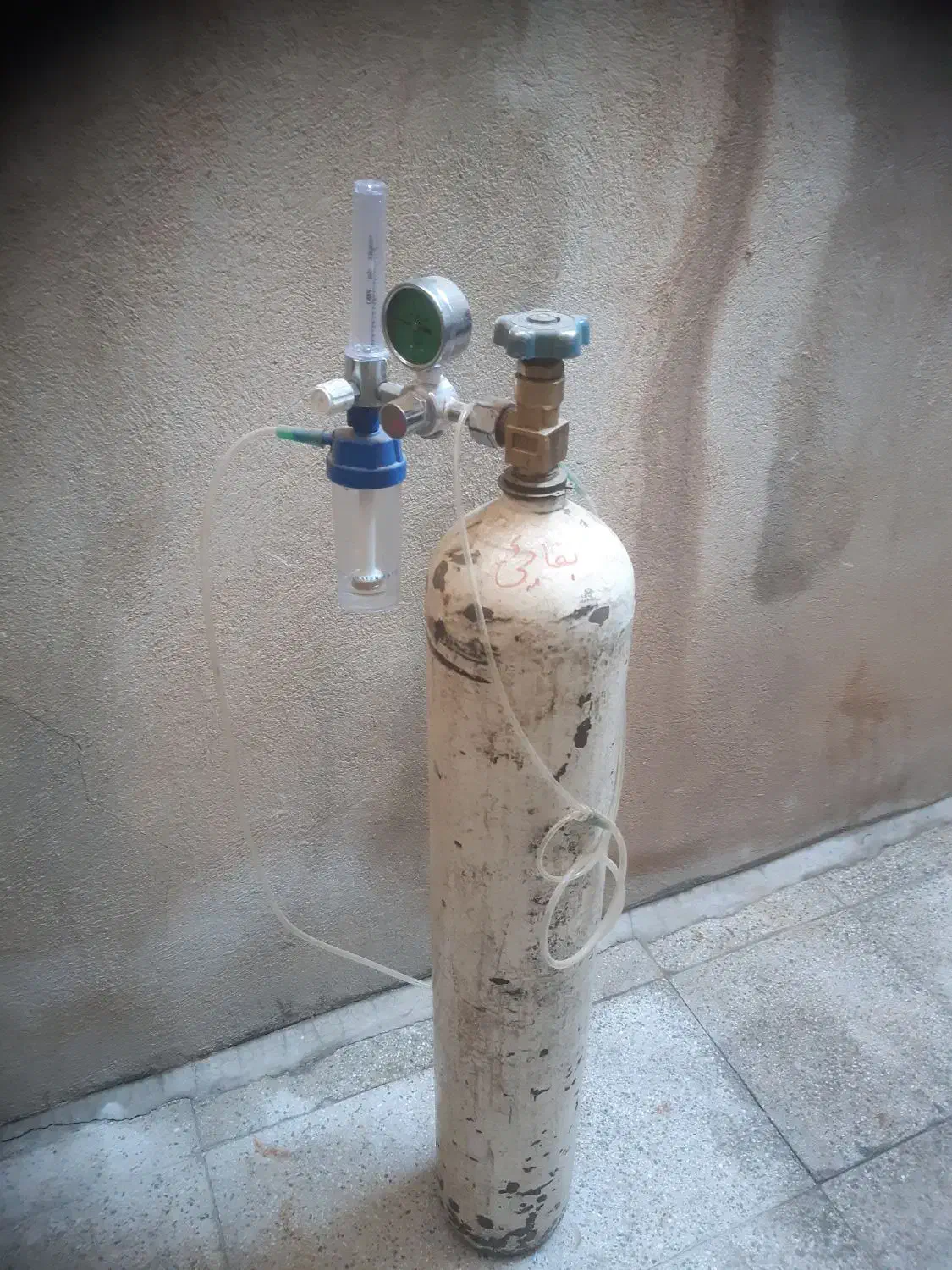 کپسول اکسیژن ۱۰ لیتری سالم وپر هست|پزشکی|قم, باسکول|دیوار