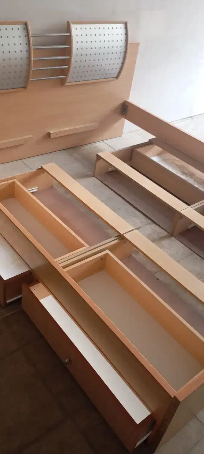 یک‌عددسرویس‌خواب‌دونفره|تخت و سرویس خواب|باغستان, |دیوار