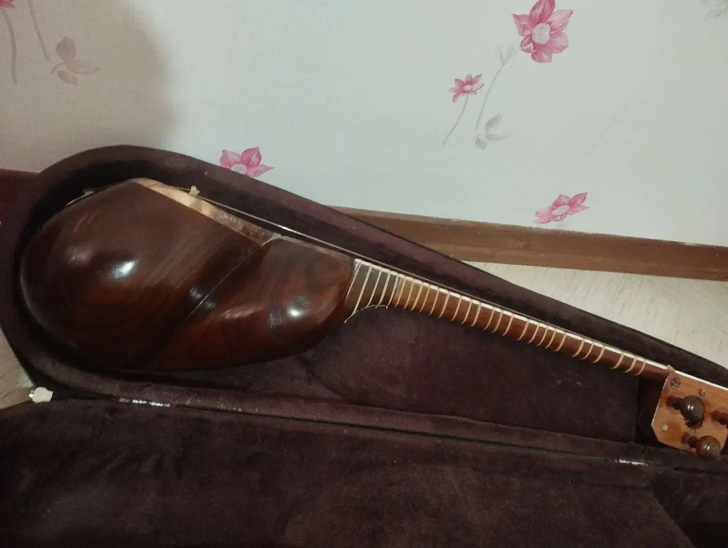 ساز تار|سازهای سنتی|برخوار, |دیوار