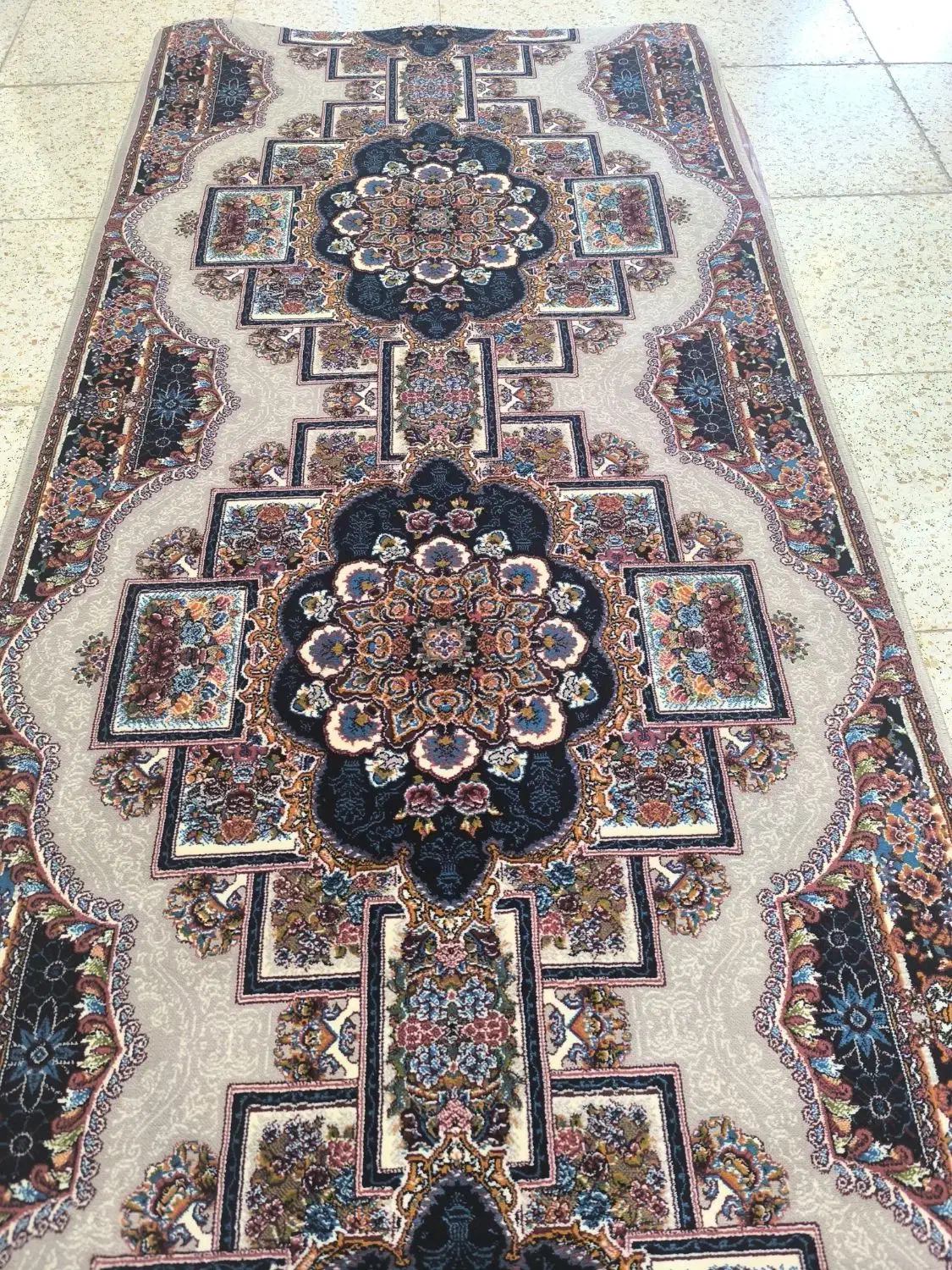 کناره نازنین موکت تندیس ۱۹۲۲|فرش|قم, باسکول|دیوار