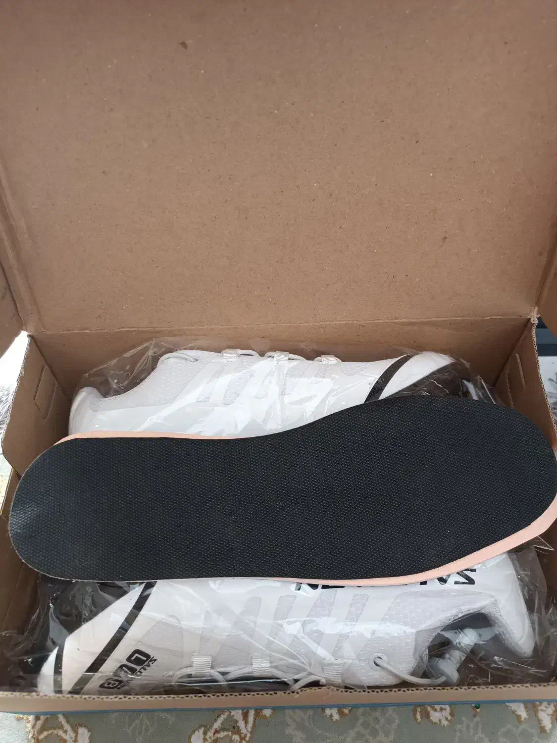 کفش اسپرت|کیف، کفش، کمربند|کنگاور, |دیوار