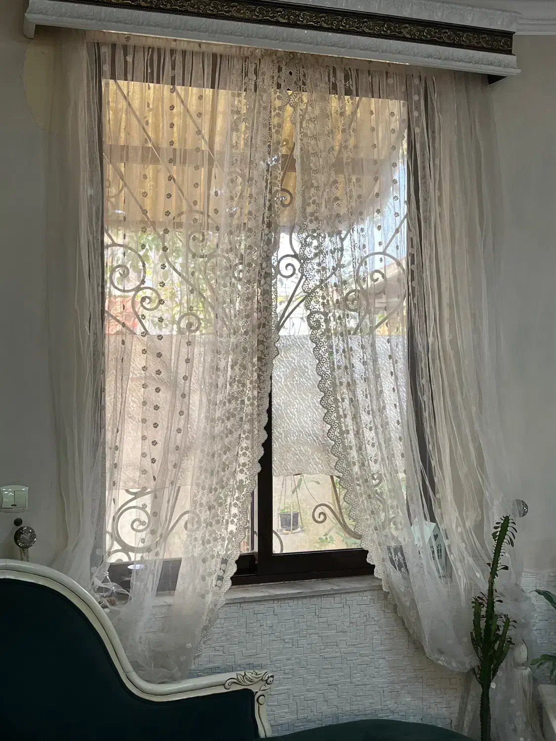 پرده توری همراه کتیبه|پرده، رانر، رومیزی|رشت, هلال احمر|دیوار