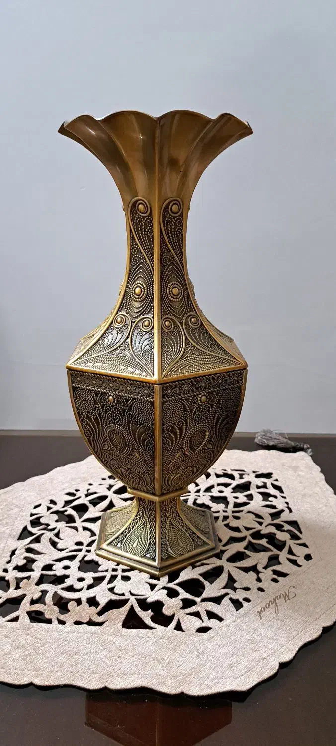 گلدان بسار زیبا و کاملا نو وسالم.دارای جعبه|صنایع دستی و سایر لوازم تزئینی|گرمدره, |دیوار