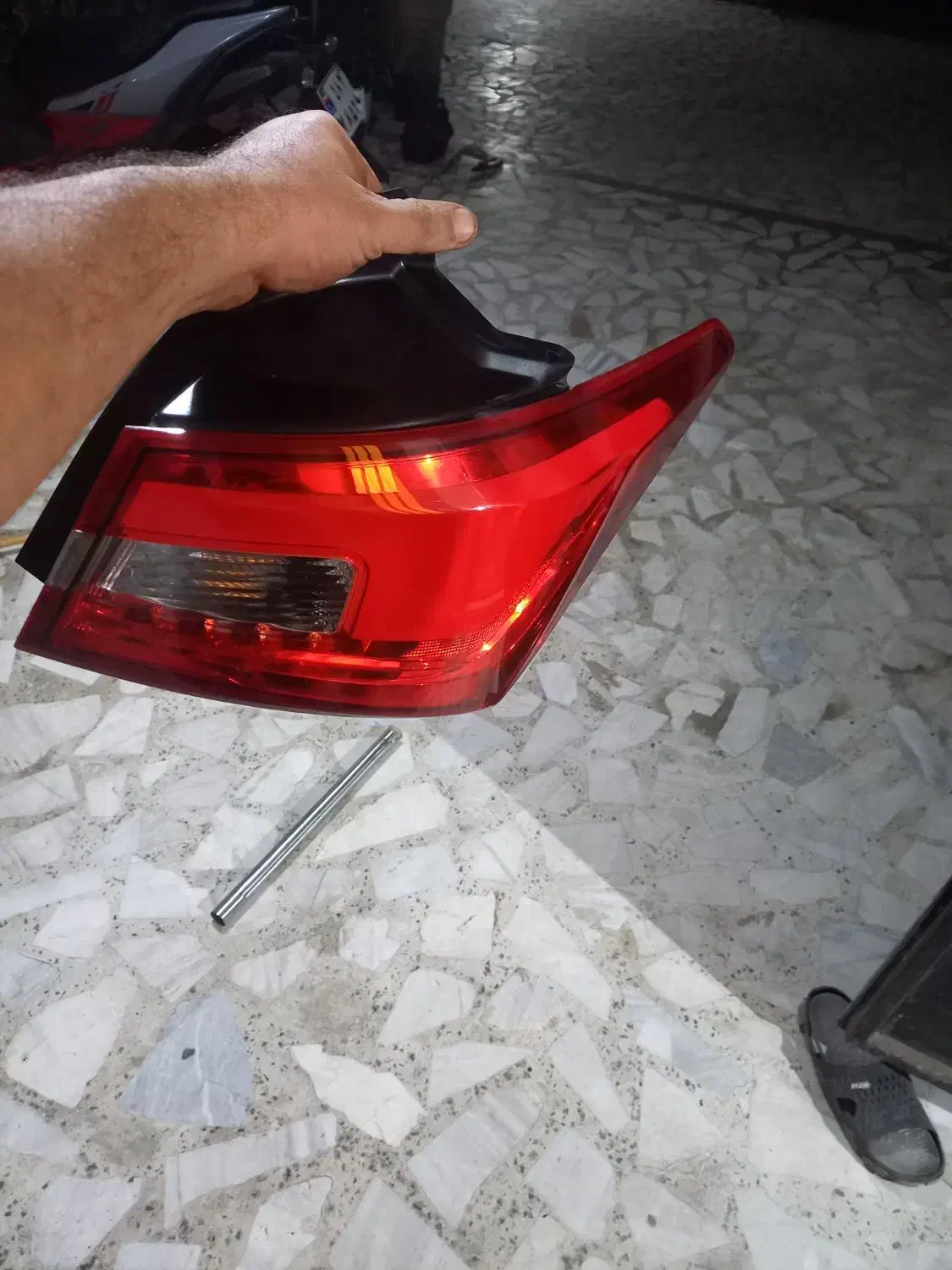 چراغ خطر عقب اریزو5|قطعات یدکی و لوازم جانبی|رشت, کوی بیانی|دیوار