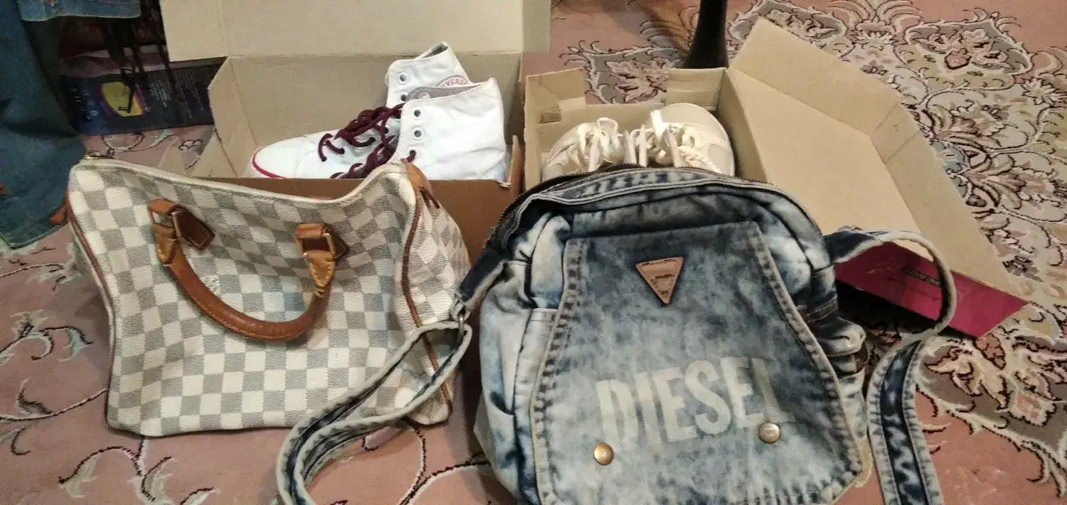 کیف وکفش|کیف، کفش، کمربند|پرند, فاز ۴|دیوار