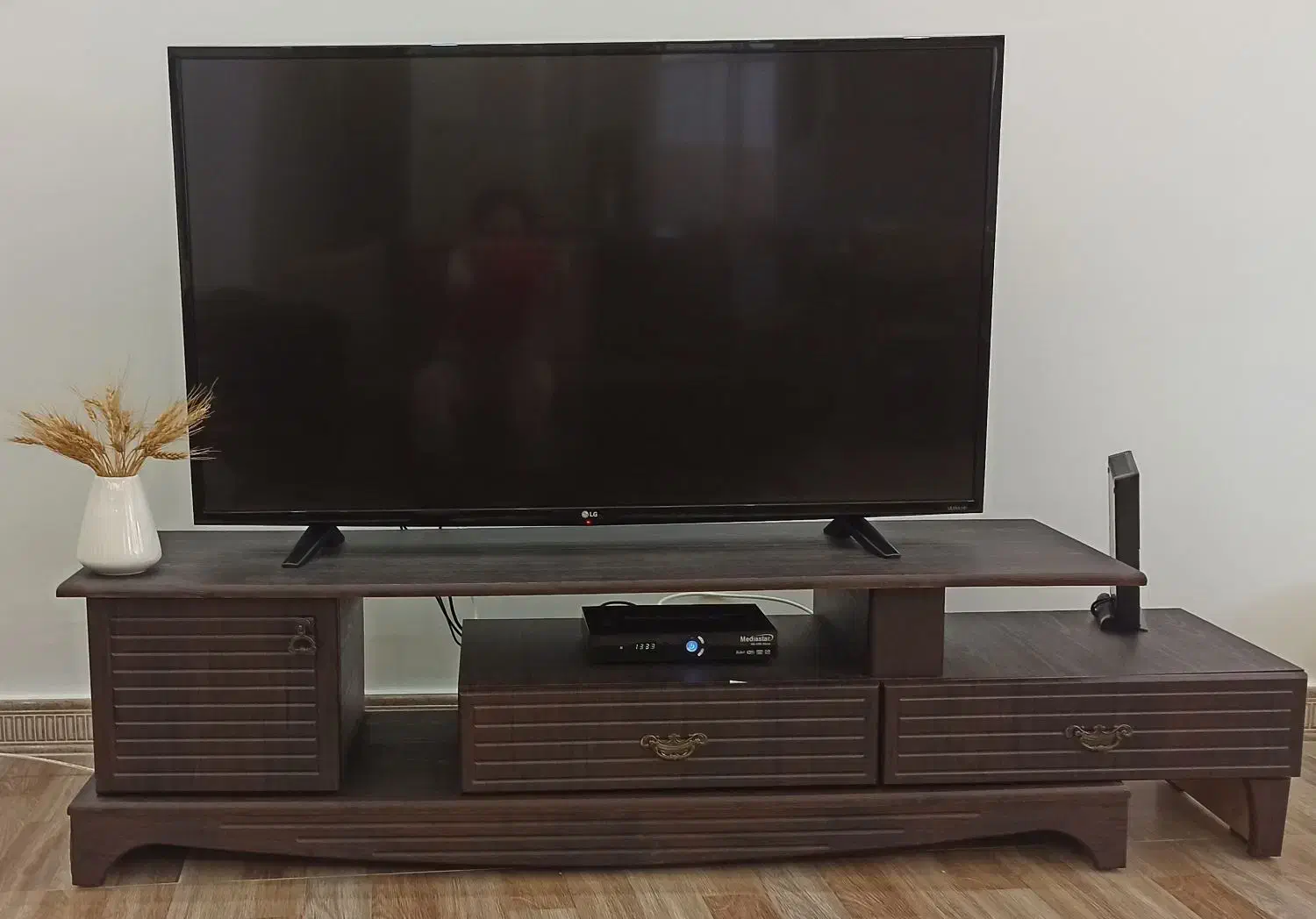 میز تلویزیون|میز تلویزیون|رشت, سیا اسطلخ|دیوار