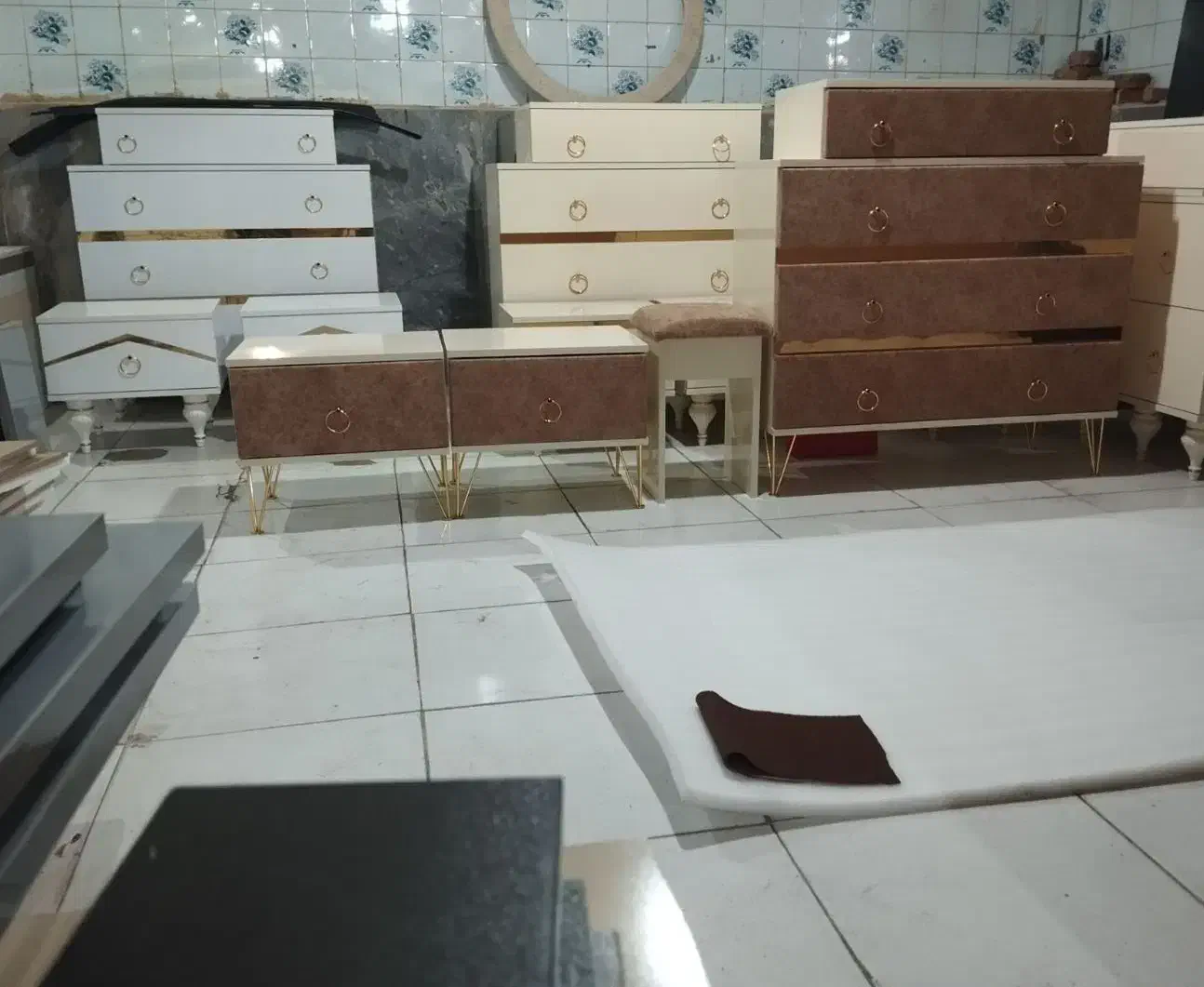 *قیمت‌ها رقابتی گالری مبل و سرویس تخت خواب Mohsen*|مبلمان خانگی و میز عسلی|تبریز, |دیوار