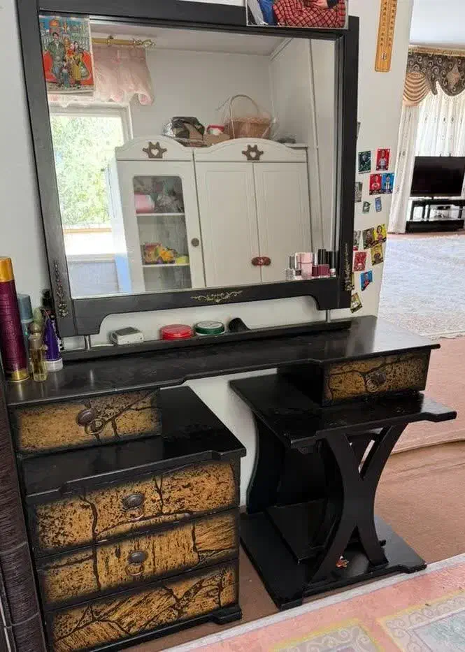 میز ارایشی و کمد دو درب|بوفه، ویترین، کنسول|شاهین‌شهر, شهرک ردانی پور|دیوار