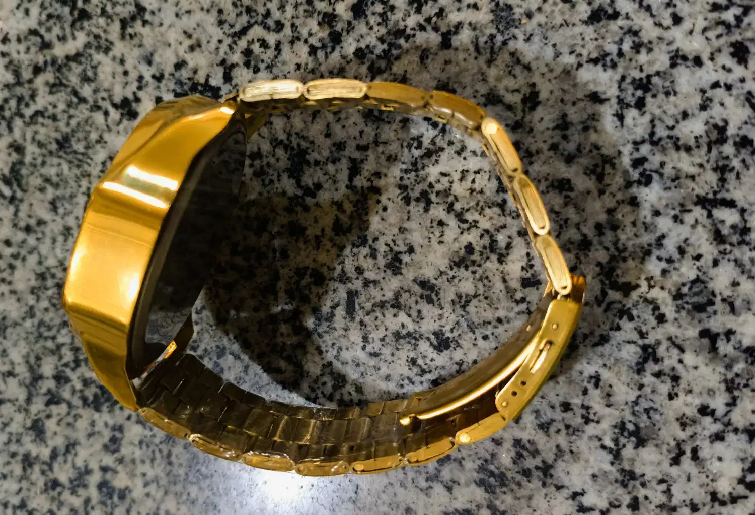 یک عدد ساعت دیزل طلایی قیمت 1ملیون 850تومن|ساعت|شیراز, میانرود|دیوار