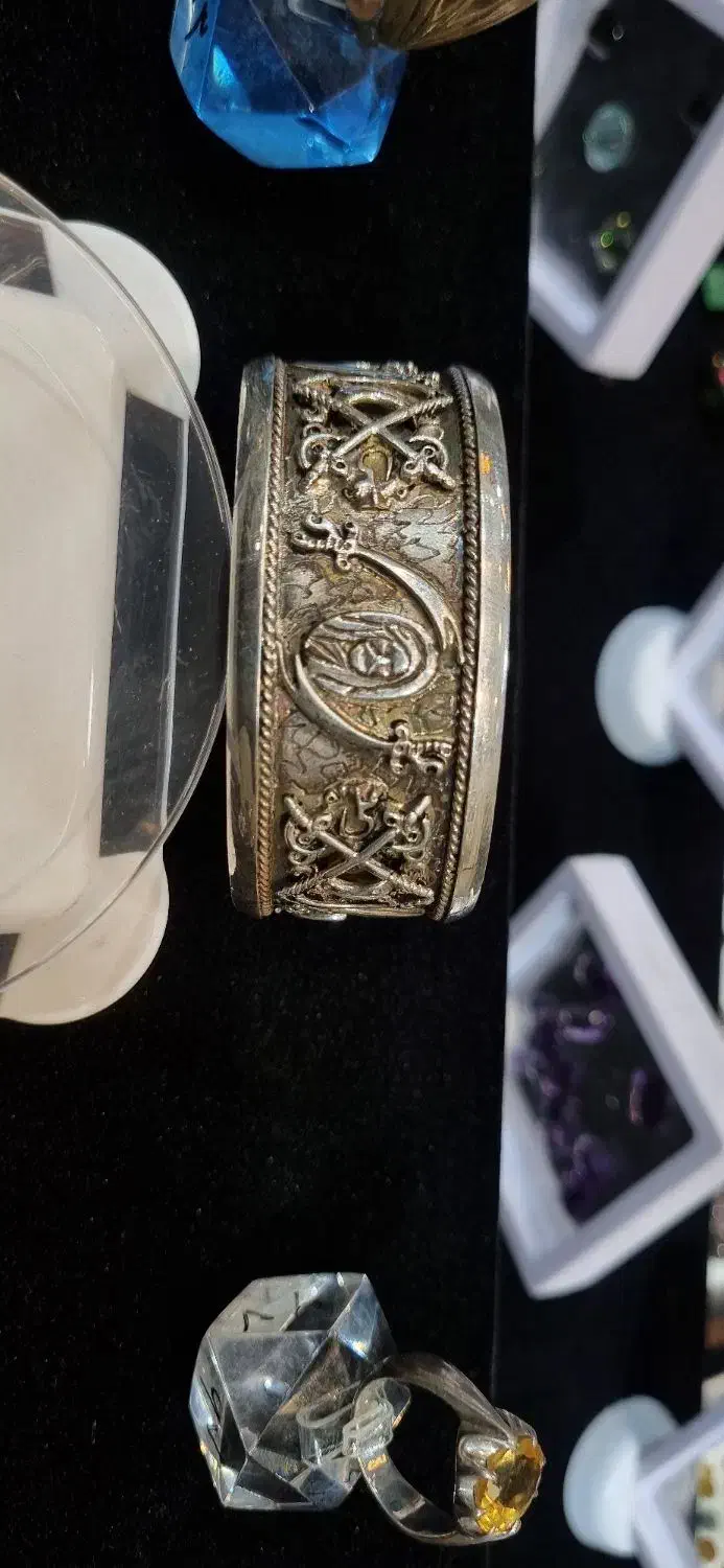 دستبند نقره (خلخال)شمایل|کلکسیون اشیاء عتیقه|قم, ارم|دیوار