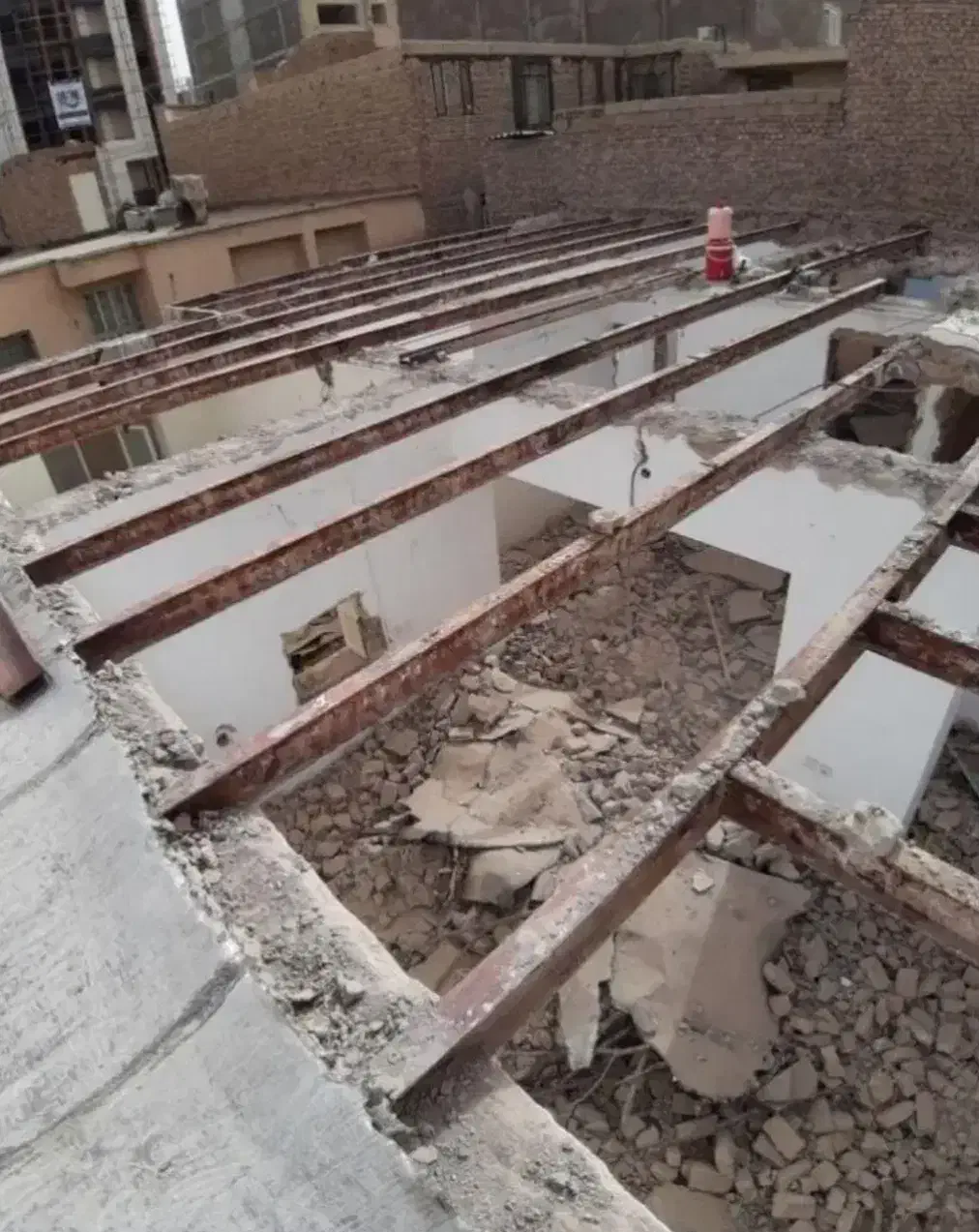 تخریب ساختمان کلی و جزئی|خدمات پیشه و مهارت|ساوه, |دیوار