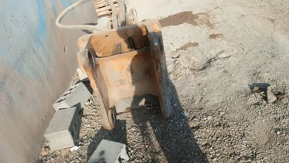 چکش بیل ۳۲۰ سوسان|خودرو سنگین|یزد, |دیوار