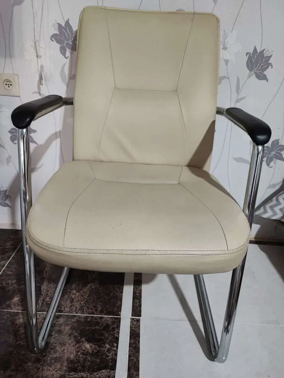 صندلی انتظار وگردان مارک گلدسیت|مبلمان اداری|قزوین, |دیوار