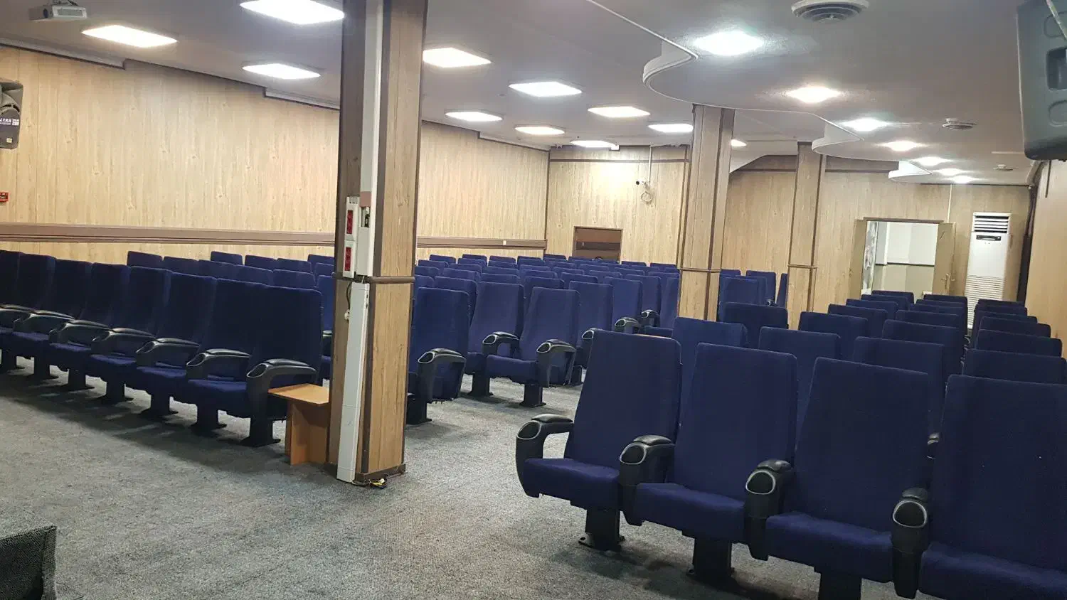 اجاره سالن آمفی تئاتر|اجارهٔ کوتاهمدت دفتر کار و فضای آموزشی|تهران, جمالزاده|دیوار