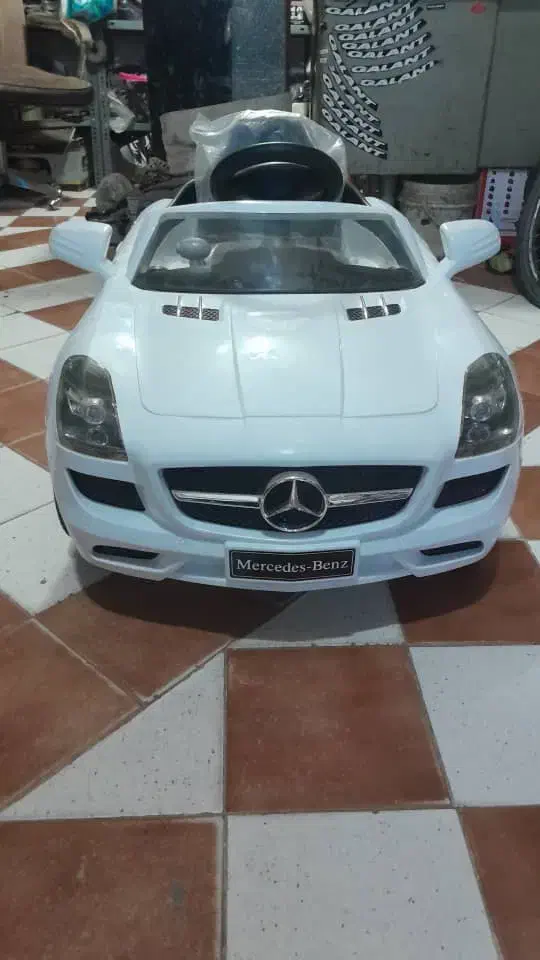 ماشین شارژی دو موتوره نو|اسباببازی|اسلامآباد غرب, |دیوار