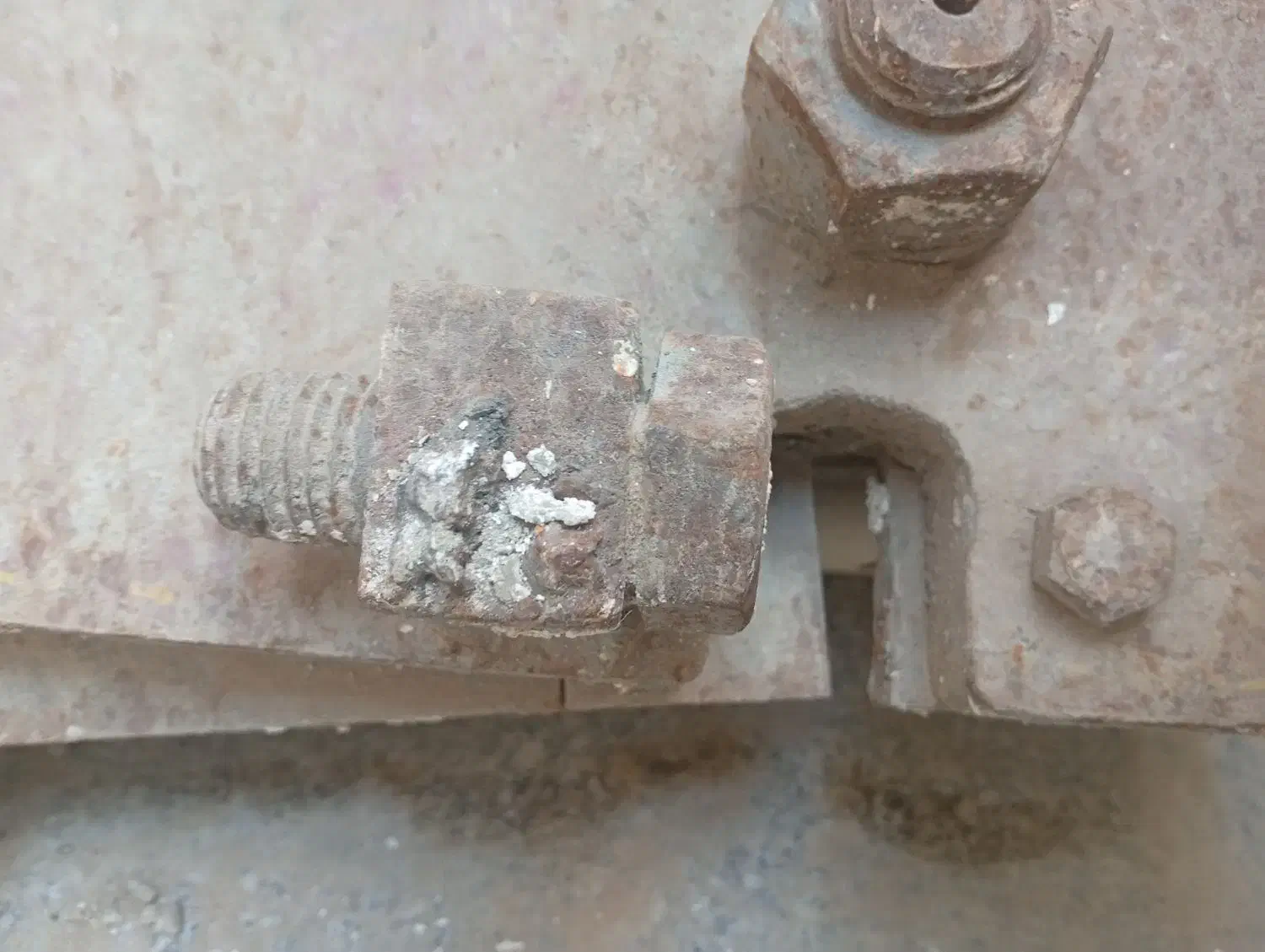 درب آهنی . لوله گاز . پالت . آجر پلاک قرمز وسرامیک|مصالح و تجهیزات ساختمان|قزوین, |دیوار