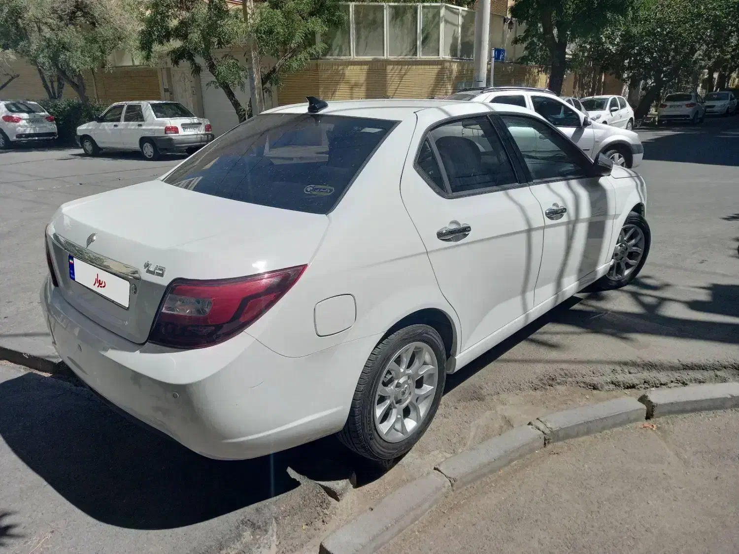 دنا پلاس دنده ای ۴۰۳ بدون رنگ|خودرو سواری و وانت|مشهد, امیر|دیوار