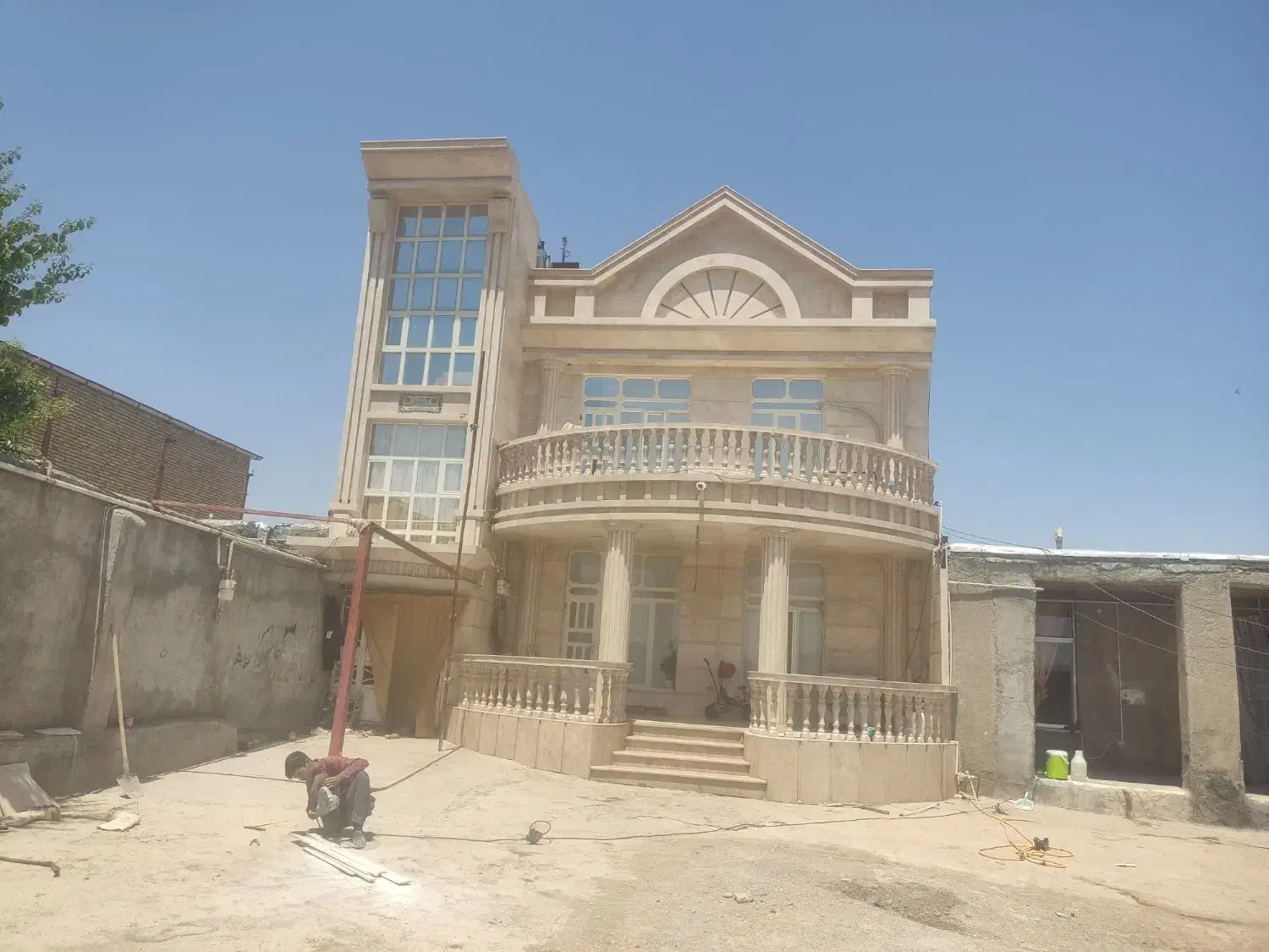 نیازمند کارگر ساده و برش زن|استخدام معماری، عمران و ساختمانی|کرمانشاه, |دیوار