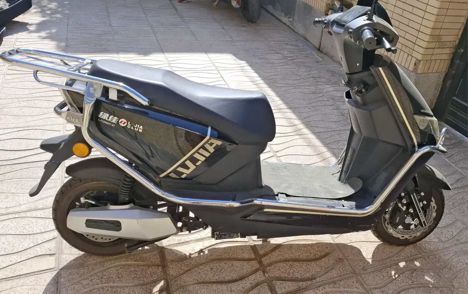 موتوربرقی|موتورسیکلت|شیراز, محراب|دیوار