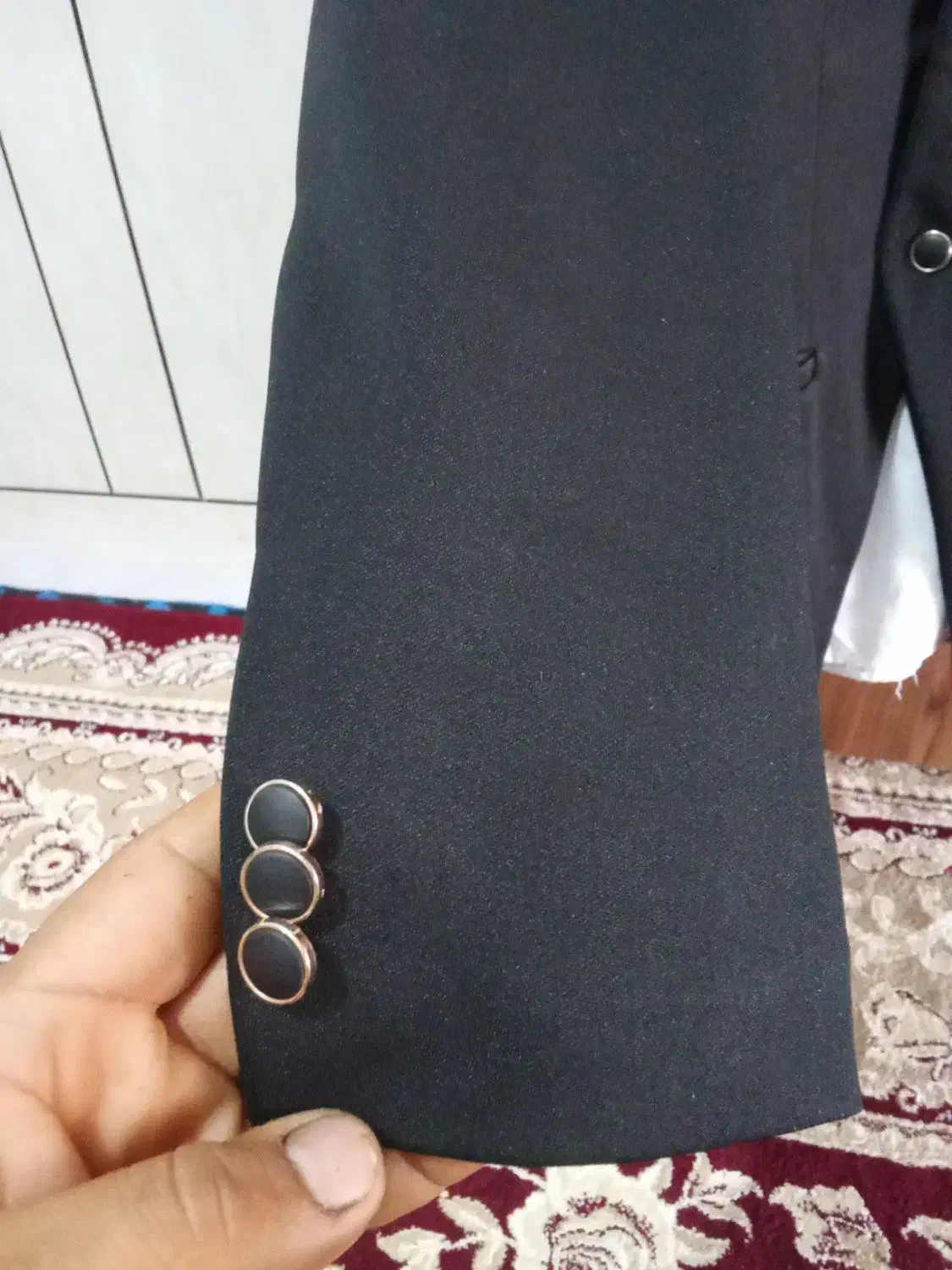 کت با پیراهن نو|لباس|لردگان, |دیوار