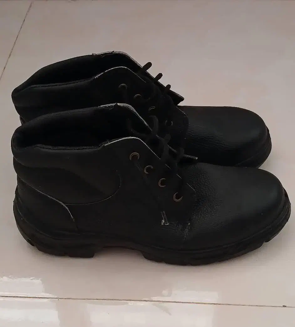 کفش|کیف، کفش، کمربند|صدرا-فارس, فاز ۲|دیوار