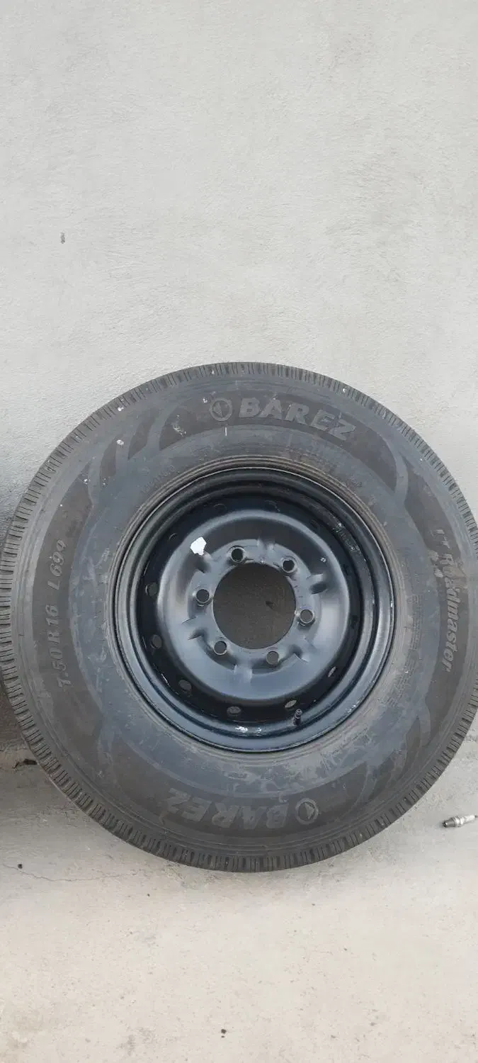 لاستیک عقب نیسان|قطعات یدکی و لوازم جانبی|ارژن, |دیوار