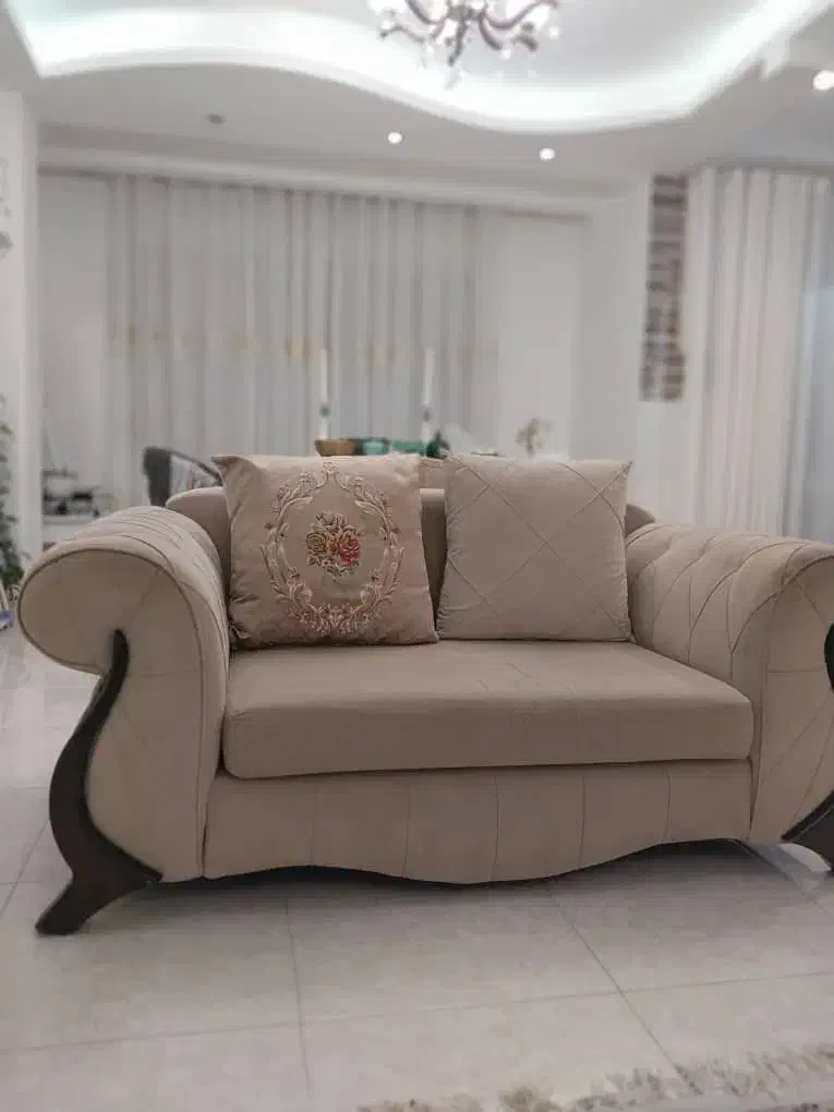 مبل 7 نفره در حد نو کیفیت درجه یک|مبلمان خانگی و میز عسلی|رشت, باهنر|دیوار