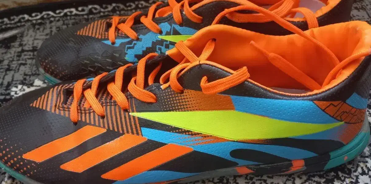 کفش فوتسال|کیف، کفش، کمربند|جهرم, |دیوار