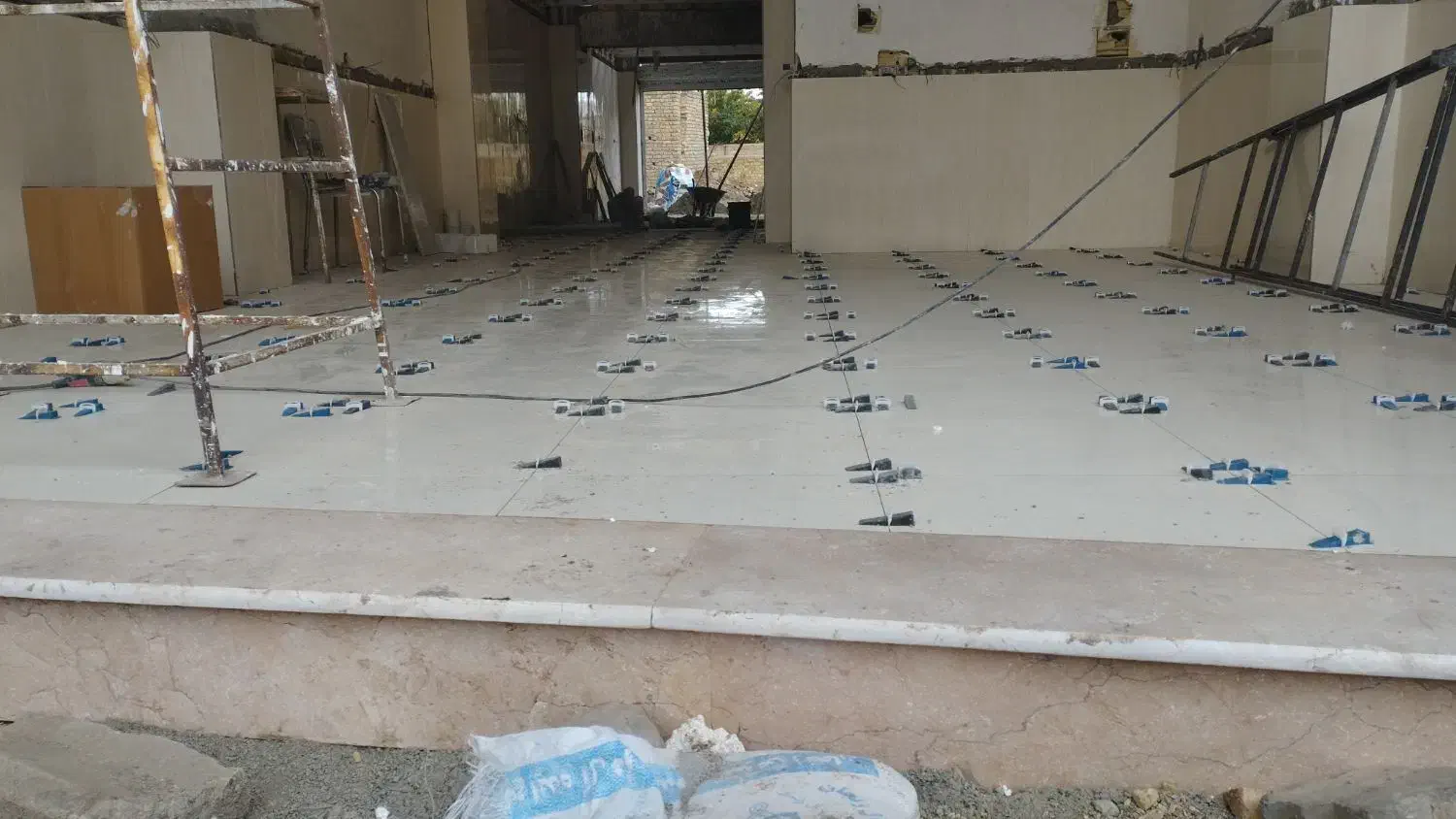 کاشیکاری،سنگ کاری، سیمانکاری،کفسازی|خدمات پیشه و مهارت|ابهر, |دیوار