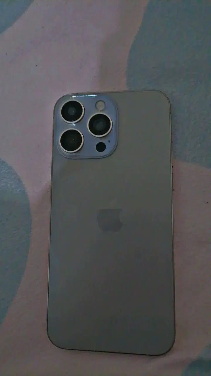 طرح آیفون 15 پرو مکس|موبایل|پرند, فاز ۶|دیوار