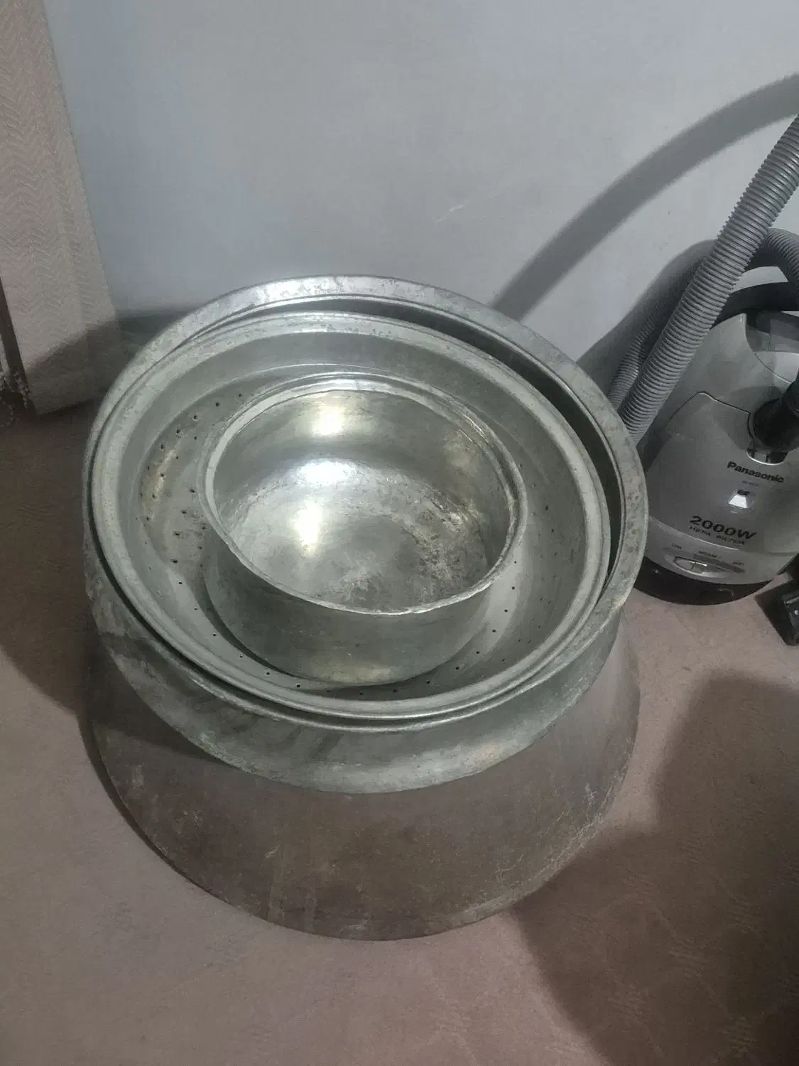 دیگ و ظروف مسی|کلکسیون اشیاء عتیقه|قم, شاه سید علی|دیوار