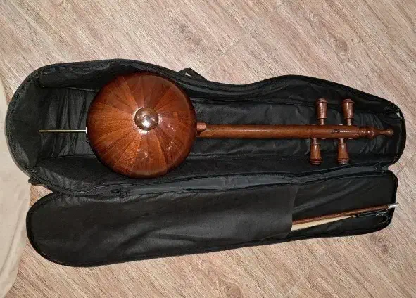 کمانچه ویژه دو مهر خالقی|سازهای سنتی|تویسرکان, |دیوار